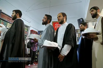مراسم عمامه&zwnj;گذاری طلاب در بیوت مراجع تقلید در روز عید سعید غدیر