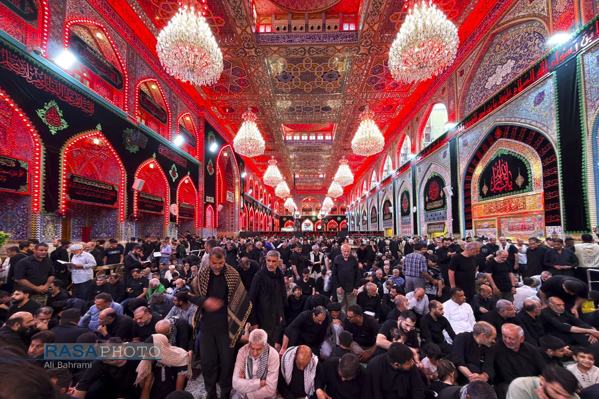 حضور زائران اربعین در حرم&zwnj;های مطهر سیدالشهدا و حضرت عباس (علیهماالسلام)
