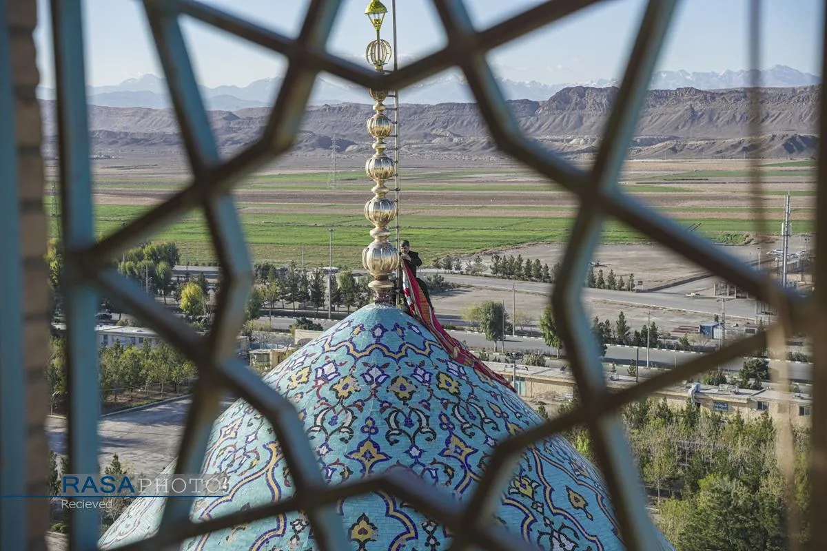 آئین تعویض پرچم مسجد مقدس جمکران در پی شهادت حضرت آیت&zwnj;الله&zwnj;العظمی خامنه&zwnj;ای (قدس&zwnj;سره)