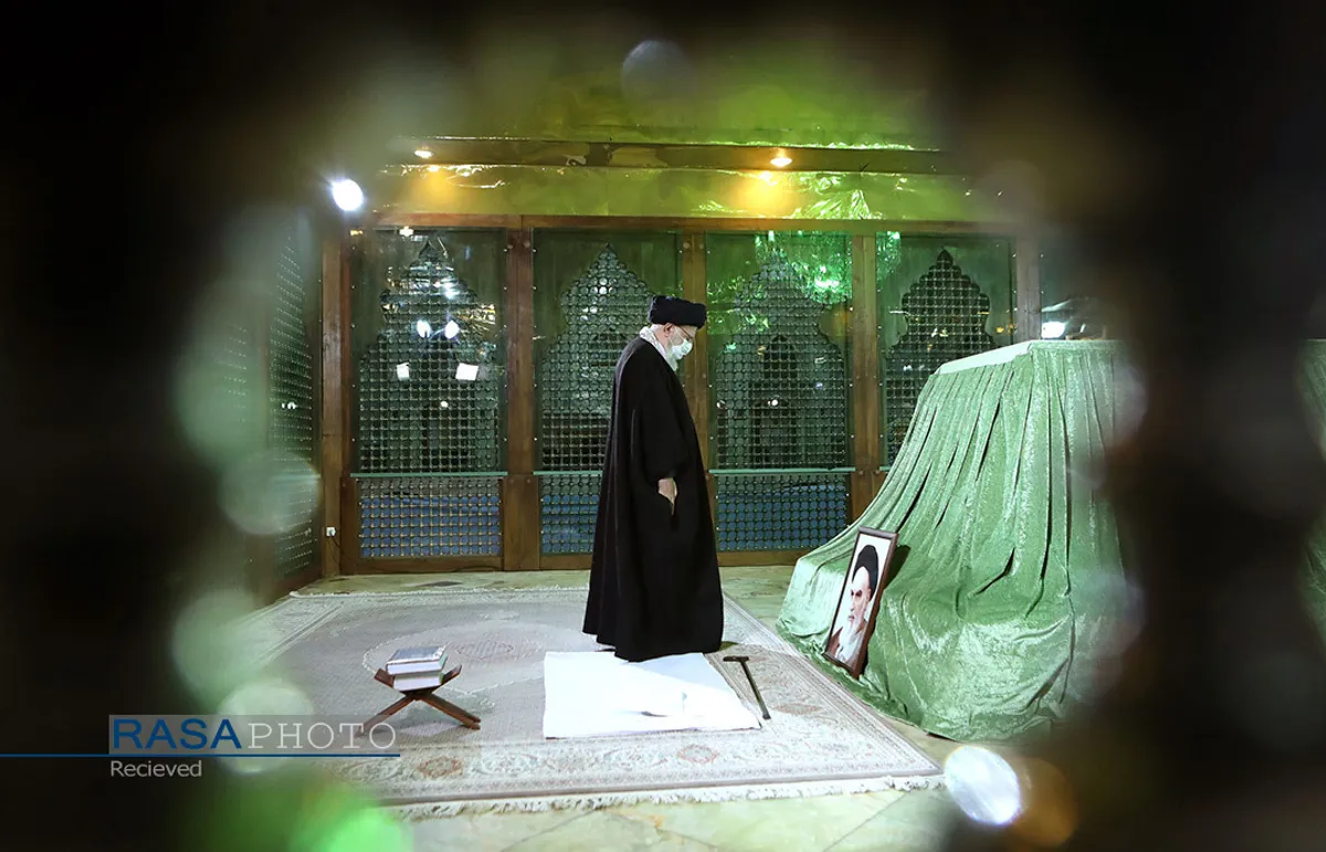 حضور مقام معظم رهبری در مرقد امام راحل (ره) و گلزار شهدای بهشت زهرا(س)