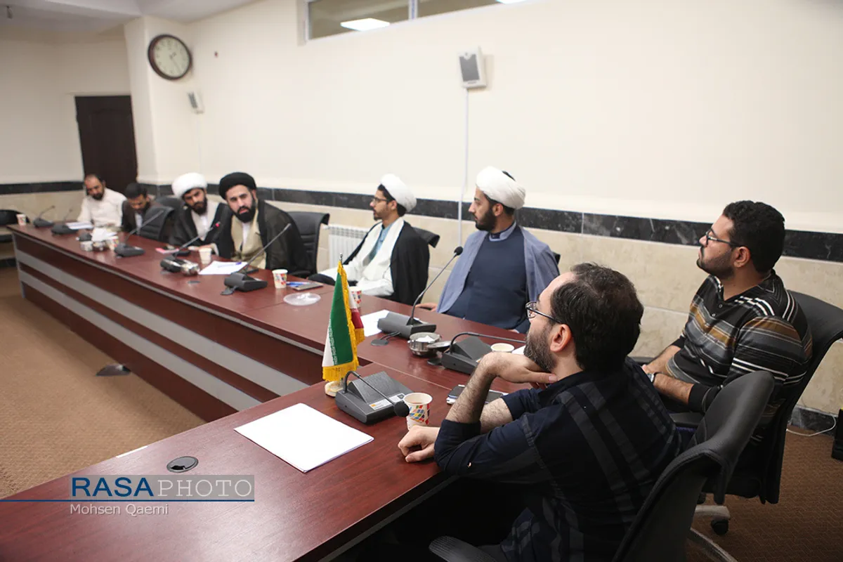 نشست هم اندیشی طلاب فعال در فضای مجازی