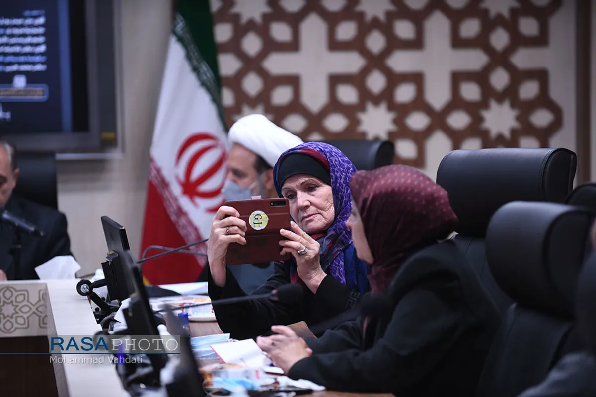 نشست تخصصی حاج قاسم در آثار فعالان رسانه&zwnj;ای اروپا و آمریکا