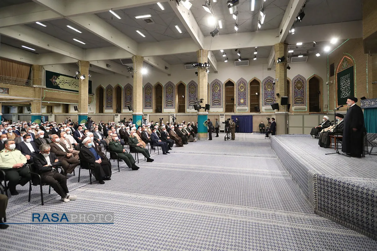 دیدار مسئولان نظام و میهمانان کنفرانس وحدت اسلامى با مقام معظم رهبری