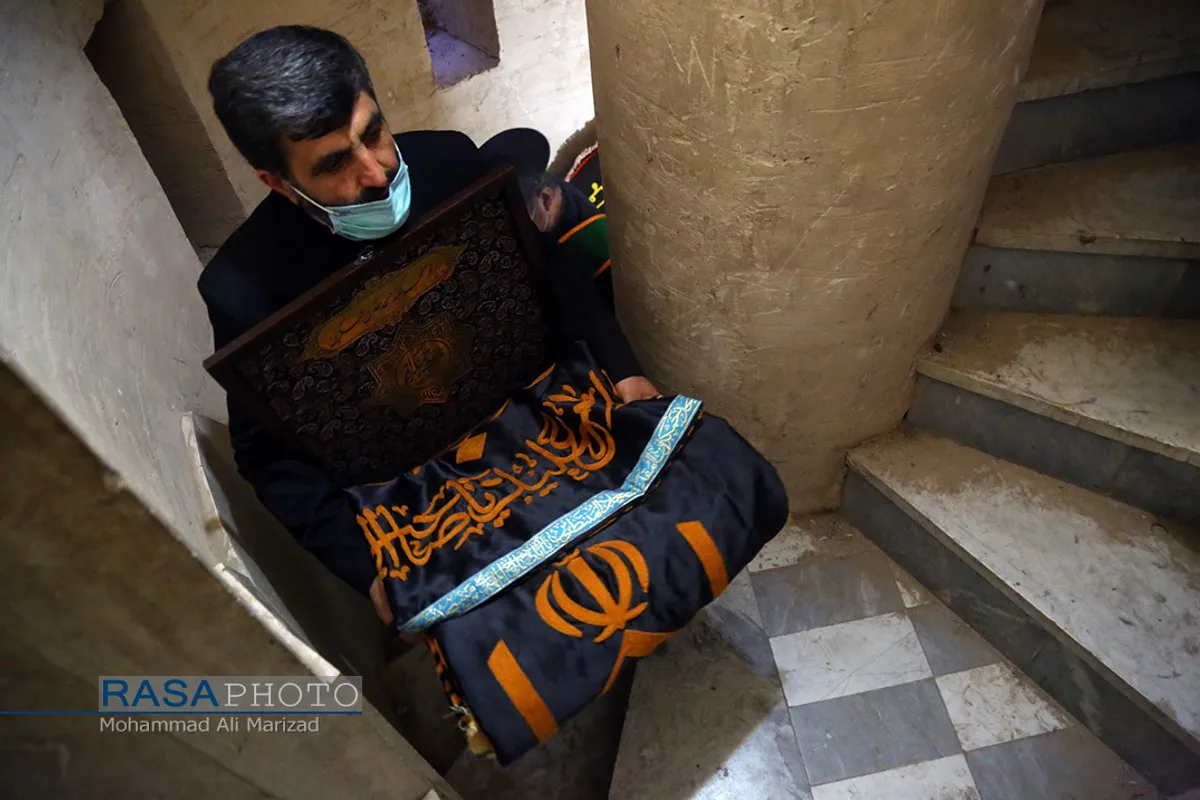 تعویض پرچم مسجد مقدس جمکران در آستانه ماه محرم