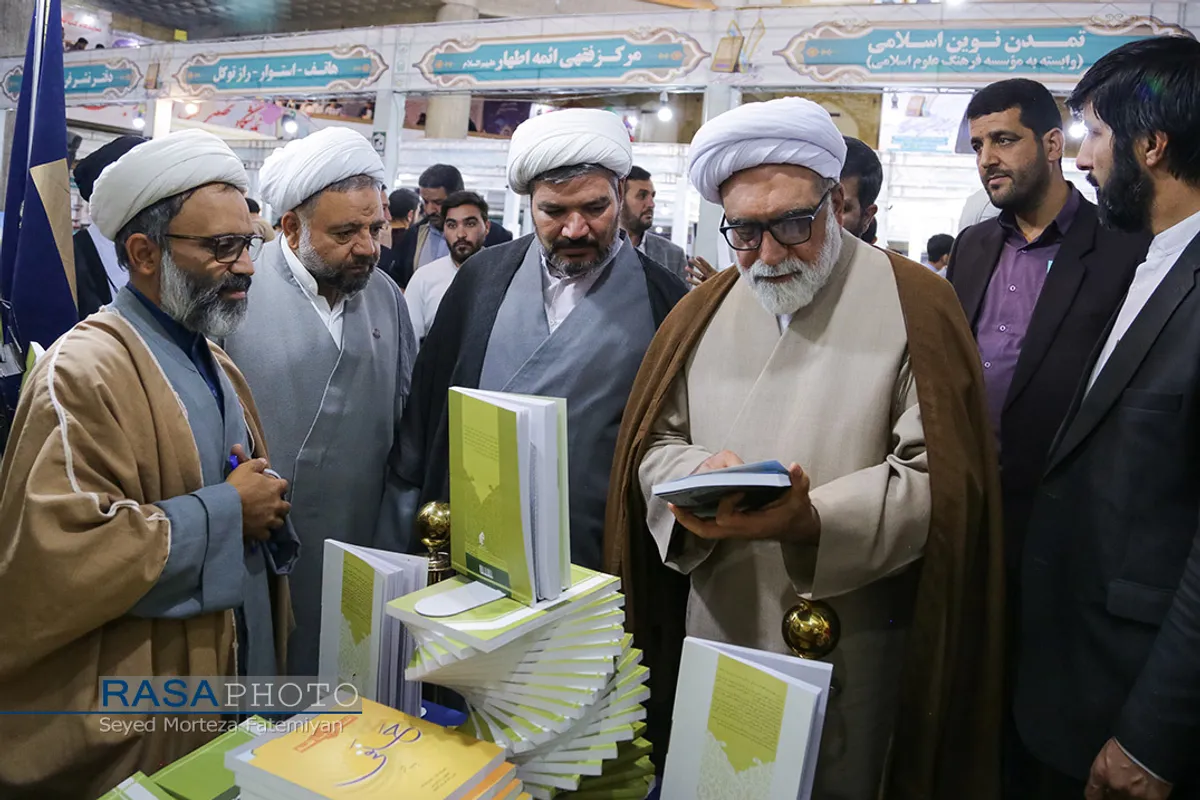 بازدید حجت الاسلام والمسلمین مروی از &laquo;هفتمین نمایشگاه تخصصی کتب حوزوی و معارف اسلامی&raquo;