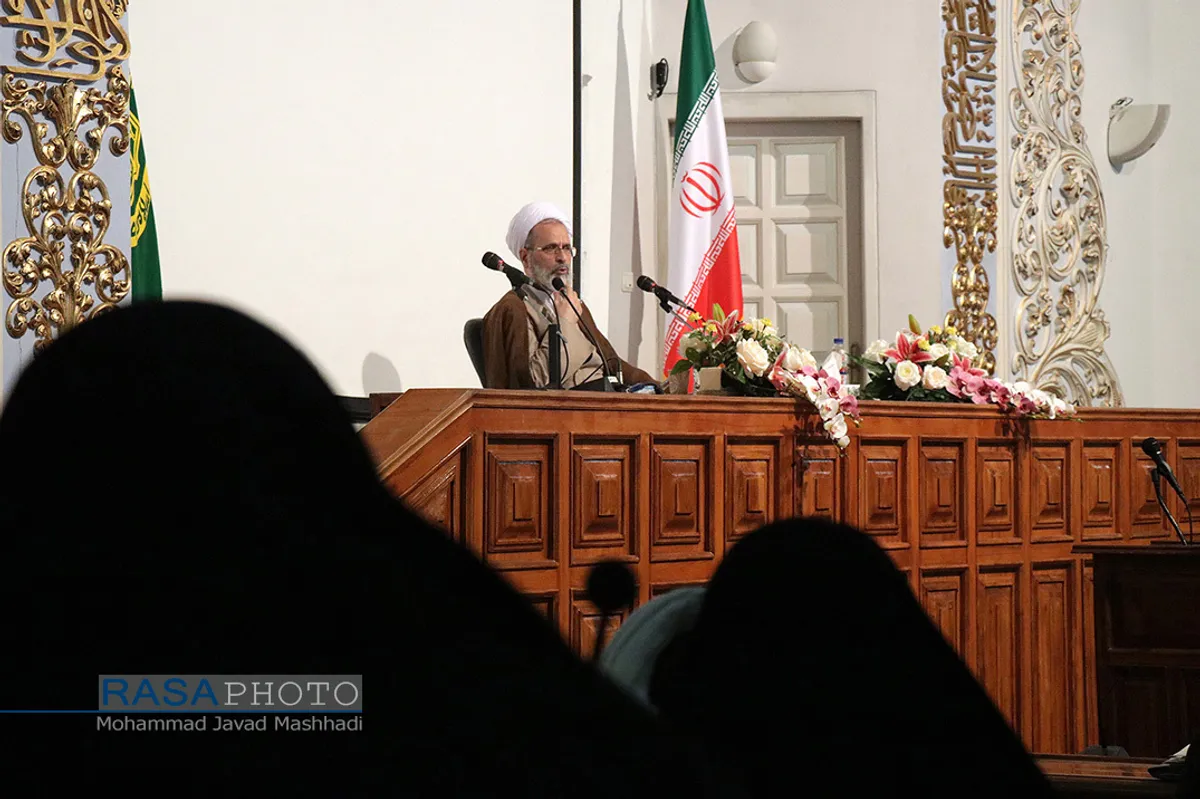 نشست علمی الزامات بیانیه گام دوم انقلاب اسلامی با حضور آیت الله اعرافی