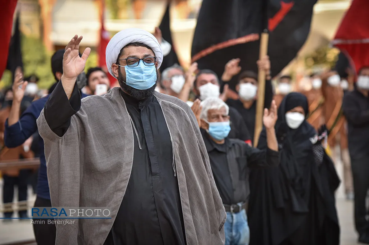 آیین تعویض پرچم حرم حضرت احمد بن موسی الکاظم در شیراز