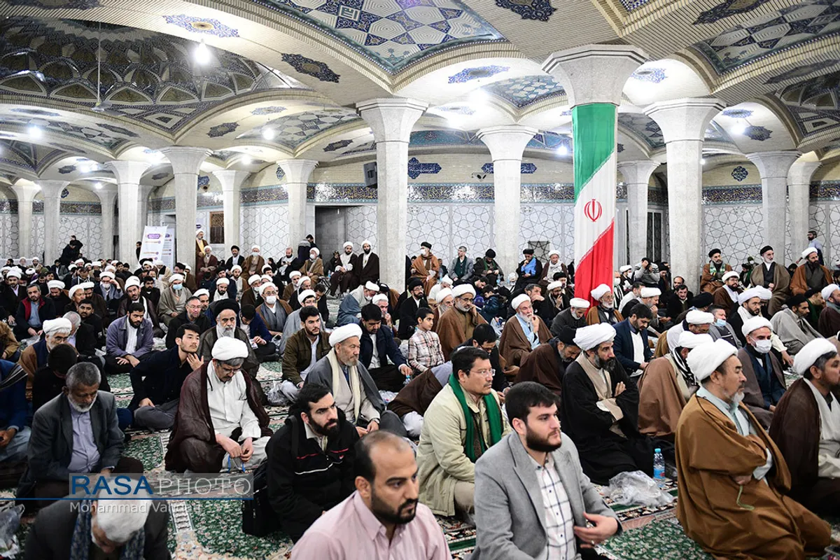 نشست صمیمی و عمومی رئیس مرکز خدمات حوزه&zwnj; های علمیه با طلاب