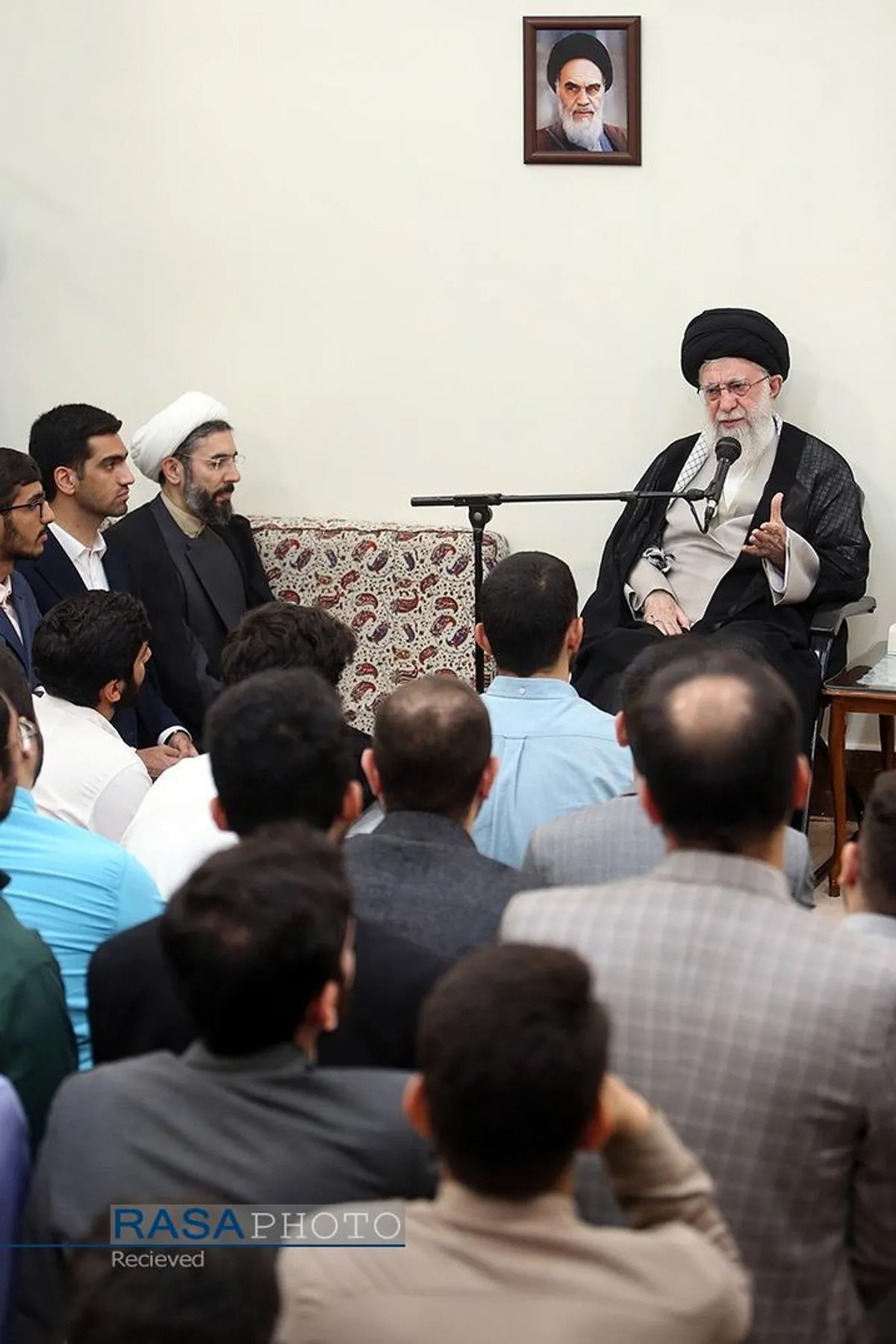 دیدار جمعی از مدال&zwnj;آوران المپیادهای علمی با رهبر معظم انقلاب