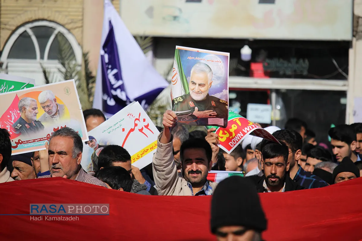 حضور سردار شهید حاج قاسم سلیمانی در راهپیمایی ۲۲ بهمن ۱۳۹۸