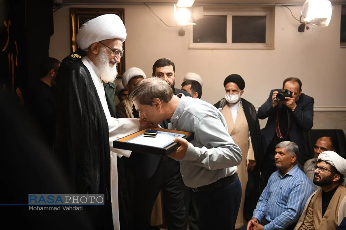 دیدار شرکت کنندگان آیین ملی تکریم فعالان مسجد با حضرت آیت الله نوری همدانی