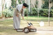 کاشت نهال در روز درختکاری توسط رهبر معظم انقلاب
