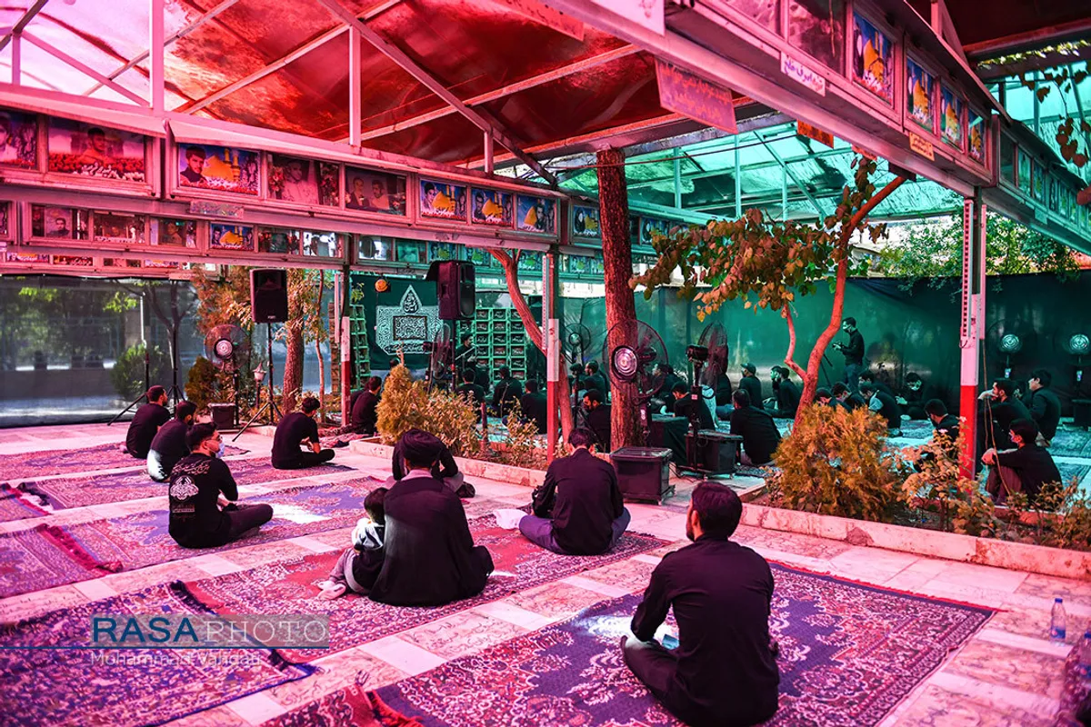 عزاداری هیئت یا زینب (سلام الله علیها) قم در کنار مزار شهدا
