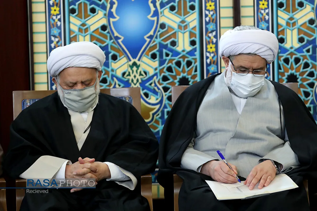 دیدار جمعی از علما و شخصیت&zwnj;های حوزوی با رئیس جمهور