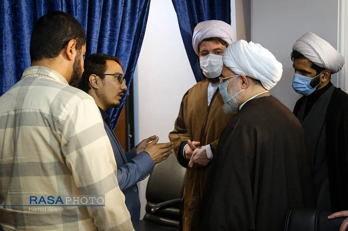 رونمایی از ۵ جلد از آثار دفتر مطالعات اسلامی توسط آیت الله اراکی