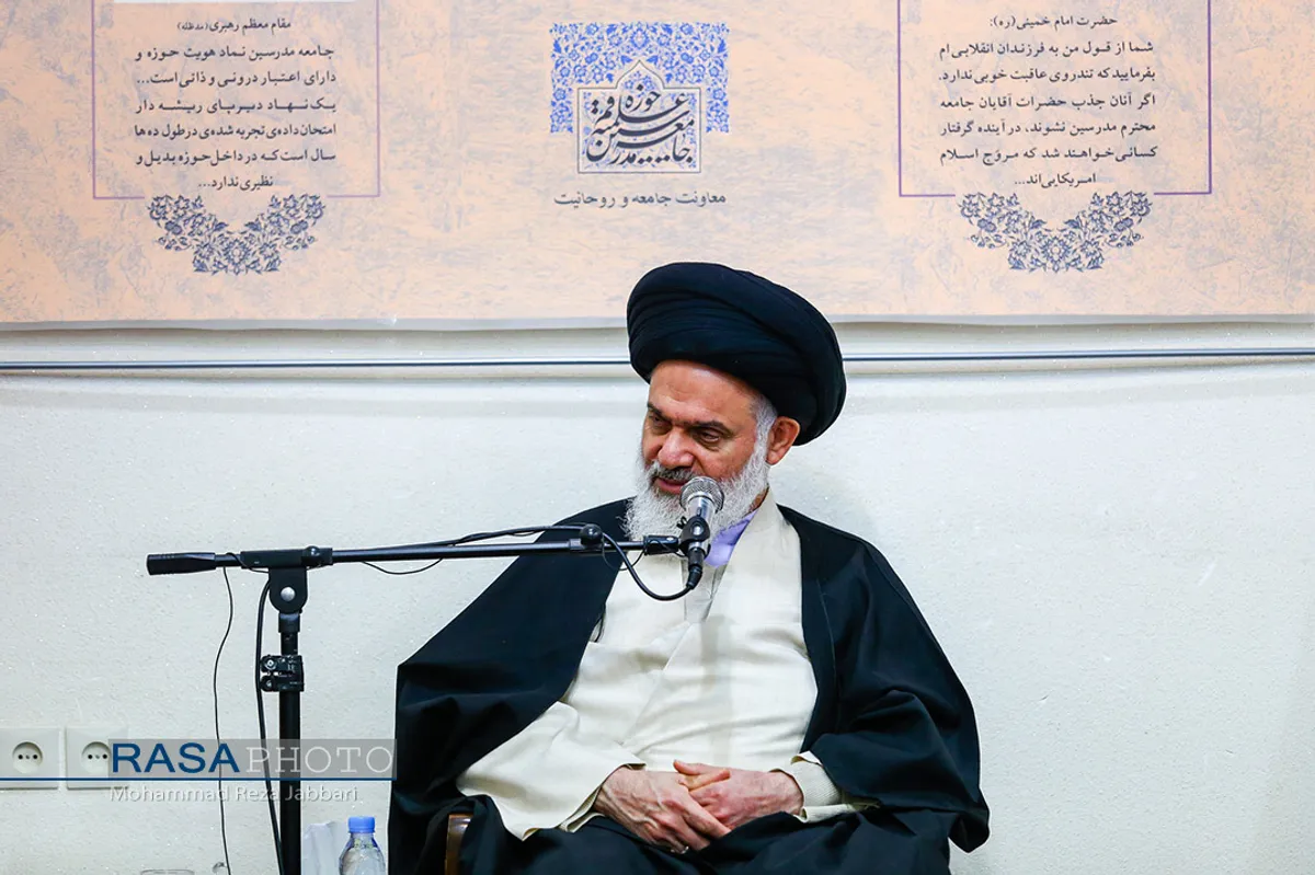 دیدار معاون فرهنگی اوقاف با آیت الله حسینی بوشهری&lrm;&lrm;