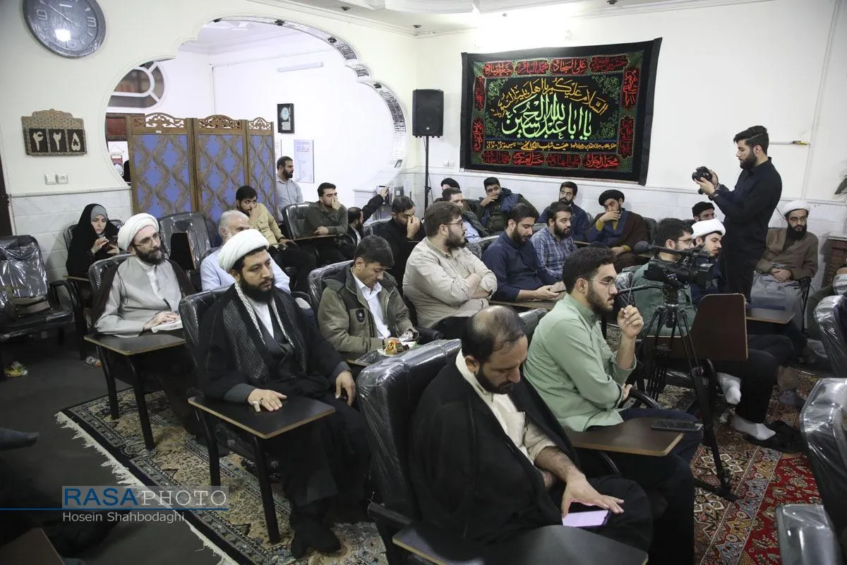 مراسم رونمایی از کتاب اسلام اقامه