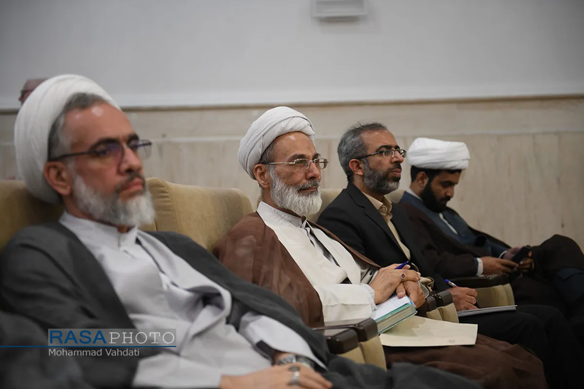 آئین رونمایی از کتاب حقیقت عظیم