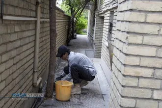 فعالیت جهادی طلاب در منازل آسیب&zwnj;دیده تهران در سومین جنگ تحمیلی