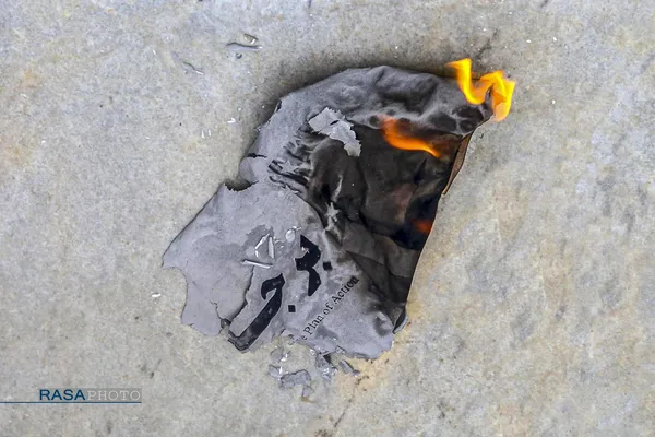 از وعده گلابی تا کاغذ سوخته