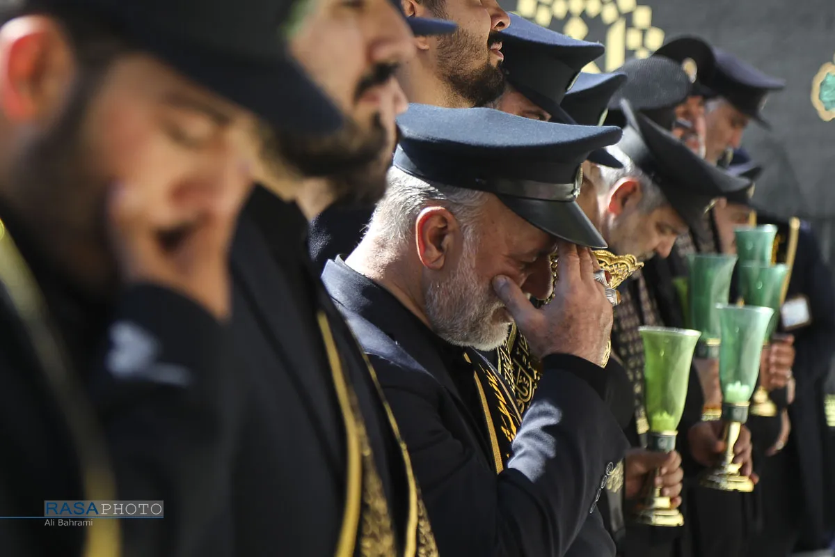 دسته عزاداری خادمان در روز وفات حضرت فاطمه معصومه (سلام&zwnj;الله&zwnj;علیها)
