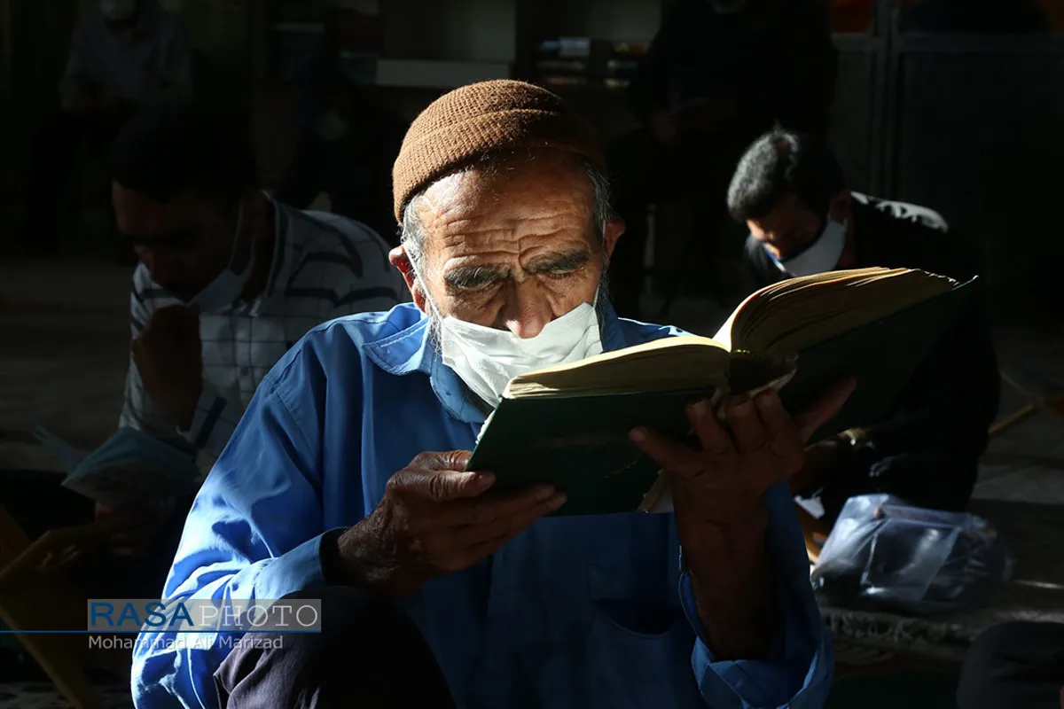 مراسم دعای عرفه با رعایت بهداشت در حرم امام زاده هلال بن علی