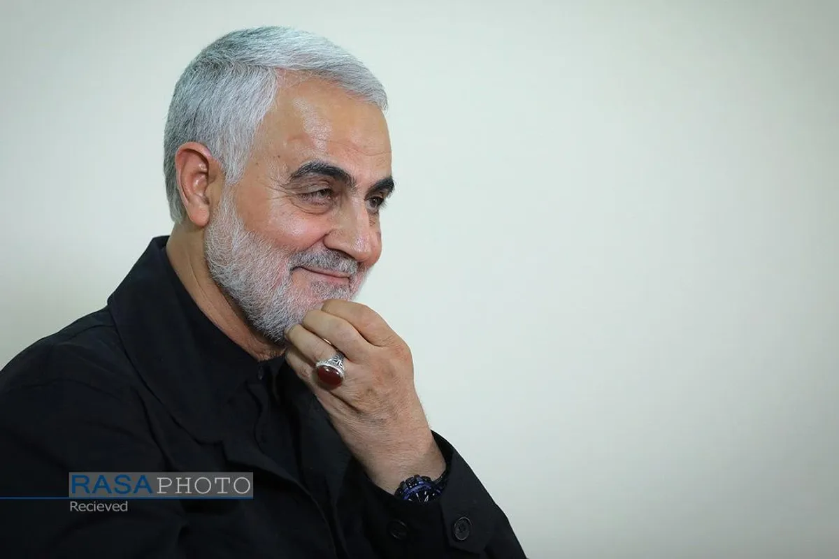 مجموعه&zwnj;ای از عکس&zwnj;های سردار شهید حاج قاسم سلیمانی در کنار رهبر معظم انقلاب