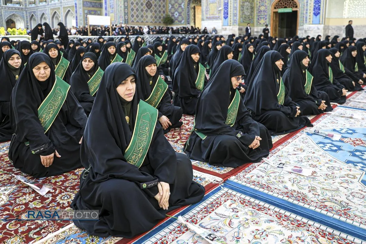 آیین تعویض پرچم گنبد منور رضوی در روز میلاد حضرت امام رضا (علیه&zwnj;السلام)