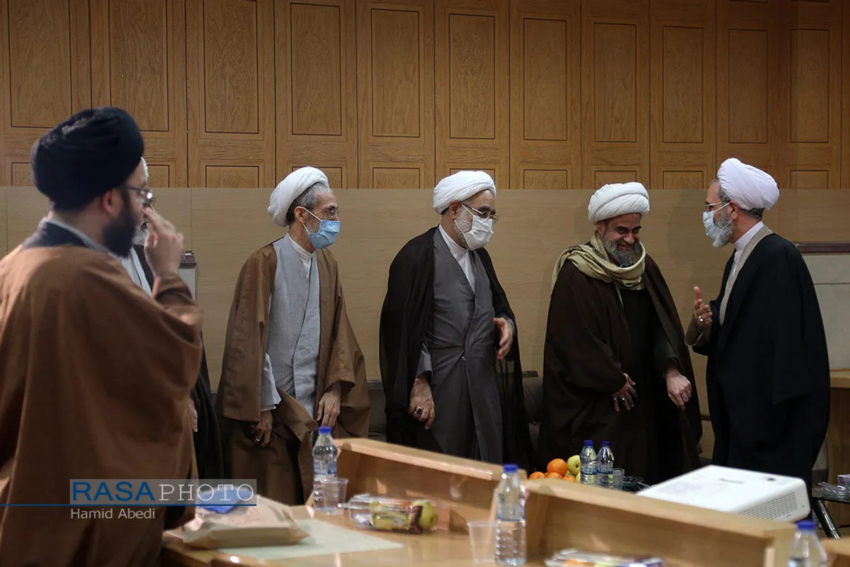 مراسم تجلیل با حضور آیت الله اعرافی در مدرسه علمیه حضرت امام کاظم (علیه السلام)