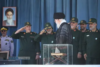 مجموعه&zwnj;ای از عکس&zwnj;های سردار شهید حاج قاسم سلیمانی در کنار رهبر معظم انقلاب