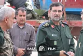 دریادار تنگسیری در جمع مردم سیل زده سیستان و بلوچستان