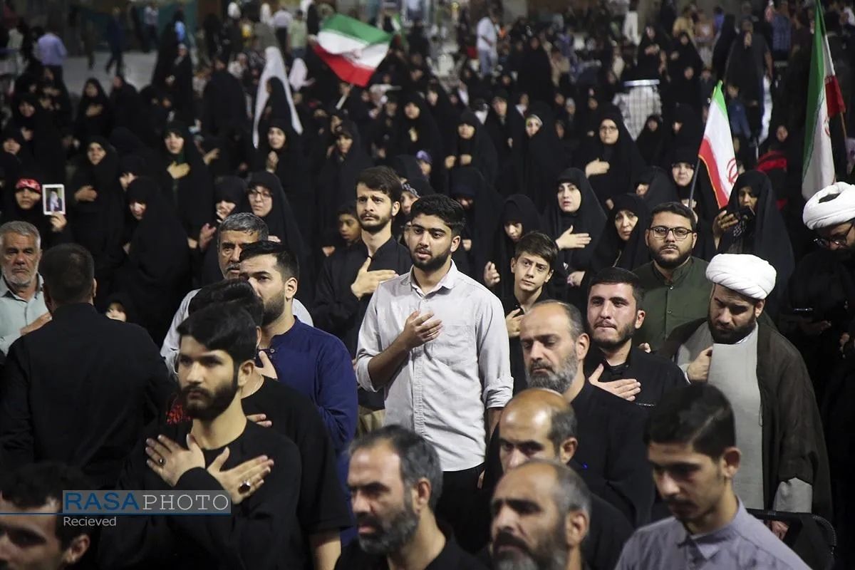 اجتماع هیئات مذهبی قم با شعار &laquo;مسلم دیگر تنها نخواهد ماند&raquo; در حرم مطهر