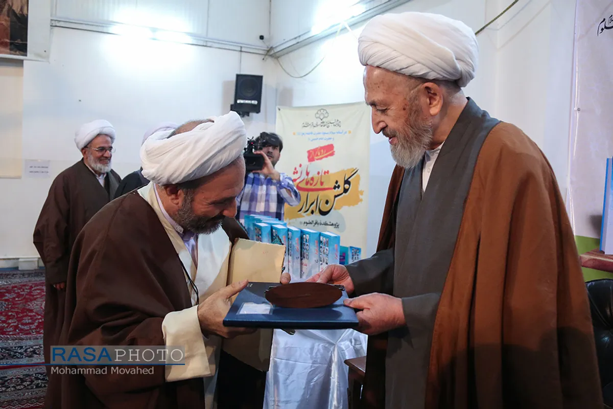 رونمایی از تازه&zwnj;های نشر گلشن ابرار توسط حضرت آیت الله سبحانی