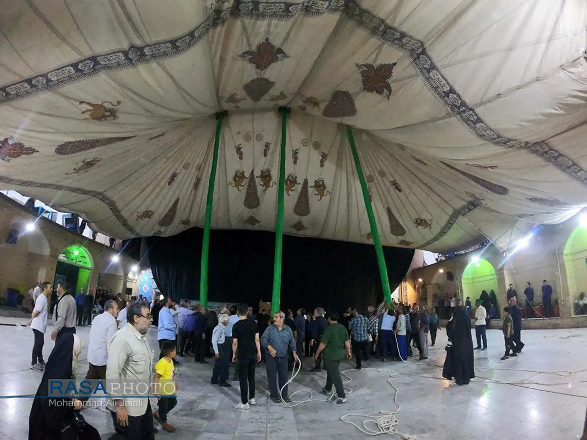 اهتزاز خیمه عزای حضرت ابا&zwnj;عبد&zwnj;الله&zwnj;الحسین (علیه السلام) در حرم امام زاده موسی مبقع قم در آستانه محرم