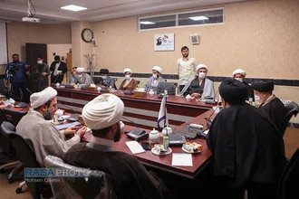 نشست صمیمی جمعی از نخبگان حوزه با حجت الاسلام والمسلمین عماد
