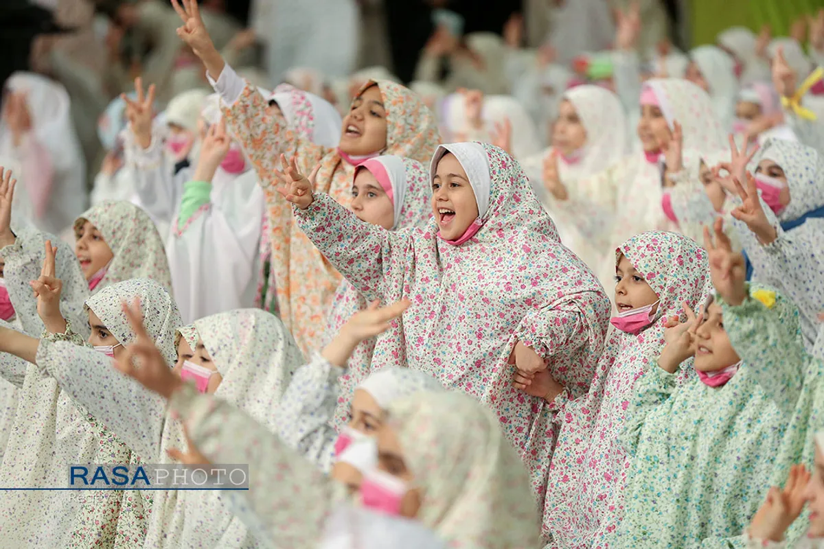 مراسم جشن تکلیف دختران دانش&zwnj;آموز با حضور مقام معظم رهبری