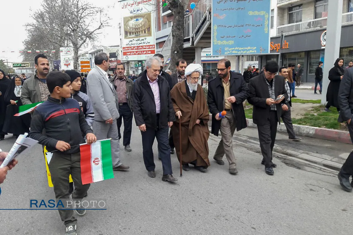 حضور آیت الله طبرسی نماینده ولی فقیه در مازندران در راهپیمایی ۲۲ بهمن
