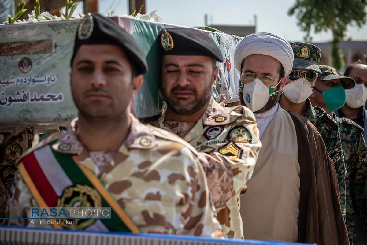 تشییع پیکر پاک ۴ شهید ناوچه کنارک در شیراز&lrm;