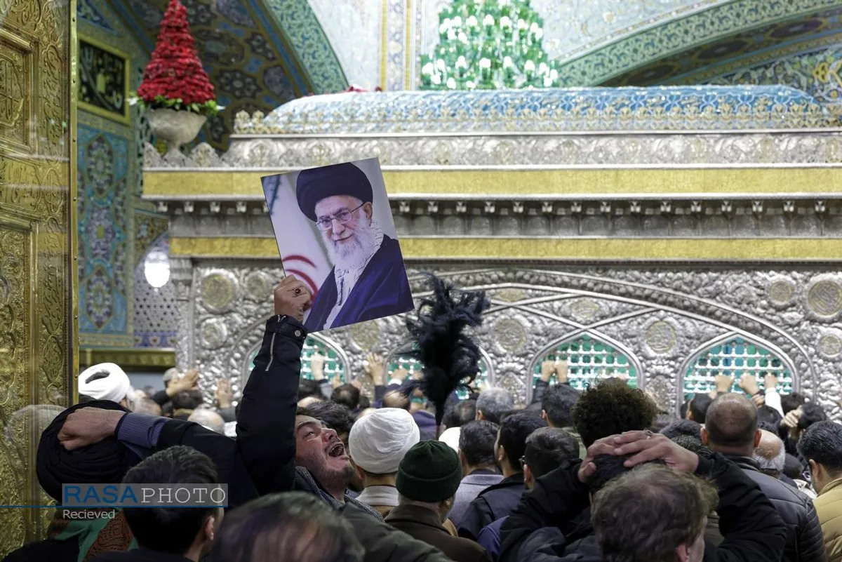 غم و اندوه زائران حضرت امام رضا (ع) در پی اعلام خبر شهادت رهبر معظم انقلاب
