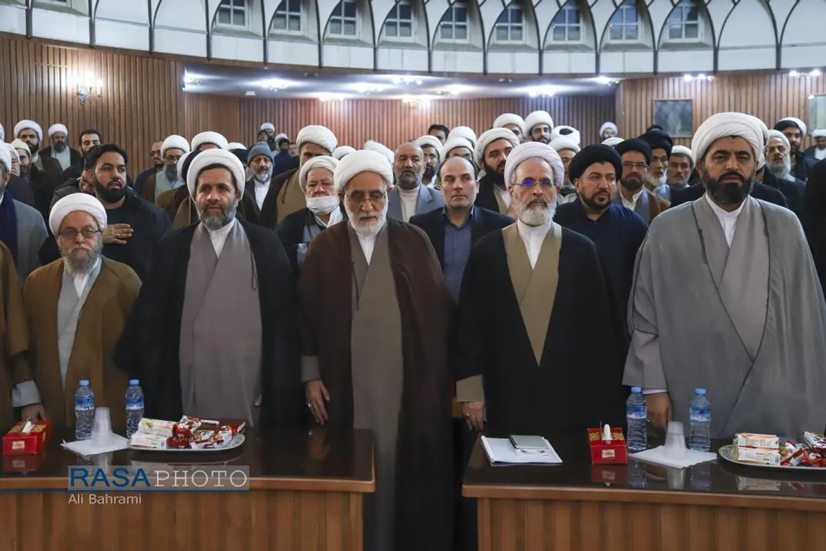 نشست صمیمی آیت الله اعرافی مدیر حوزه علمیه با اساتید و طلاب