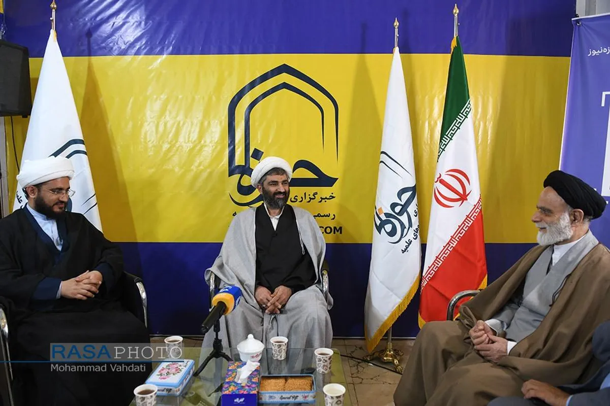 بازدید&zwnj; مدیر عامل خبرگزاری رسا از غرفه رسانه ها در نمایشگاه مطبوعات