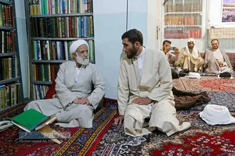 مراسم عمامه&zwnj;گذاری طلاب در بیوت مراجع تقلید در روز عید سعید غدیر