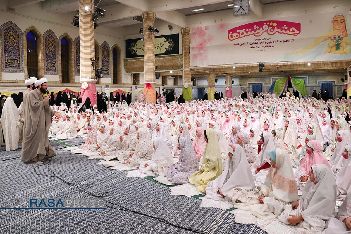 مراسم جشن تکلیف دختران دانش&zwnj;آموز با حضور مقام معظم رهبری