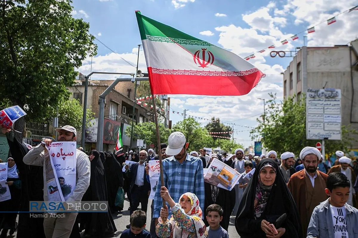 راهپیمایی مردم قم در حمایت از عملیات غرور آفرین وعده صادق