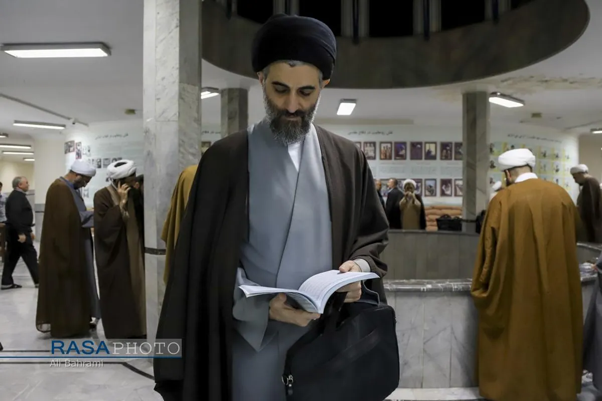 نشست صمیمی آیت الله اعرافی مدیر حوزه علمیه با اساتید و طلاب