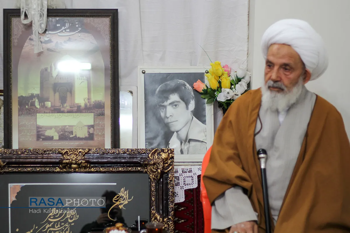 دیدار و تکریم خانواده شهدا با حضور جمعی از طلاب در بیرجند&lrm;