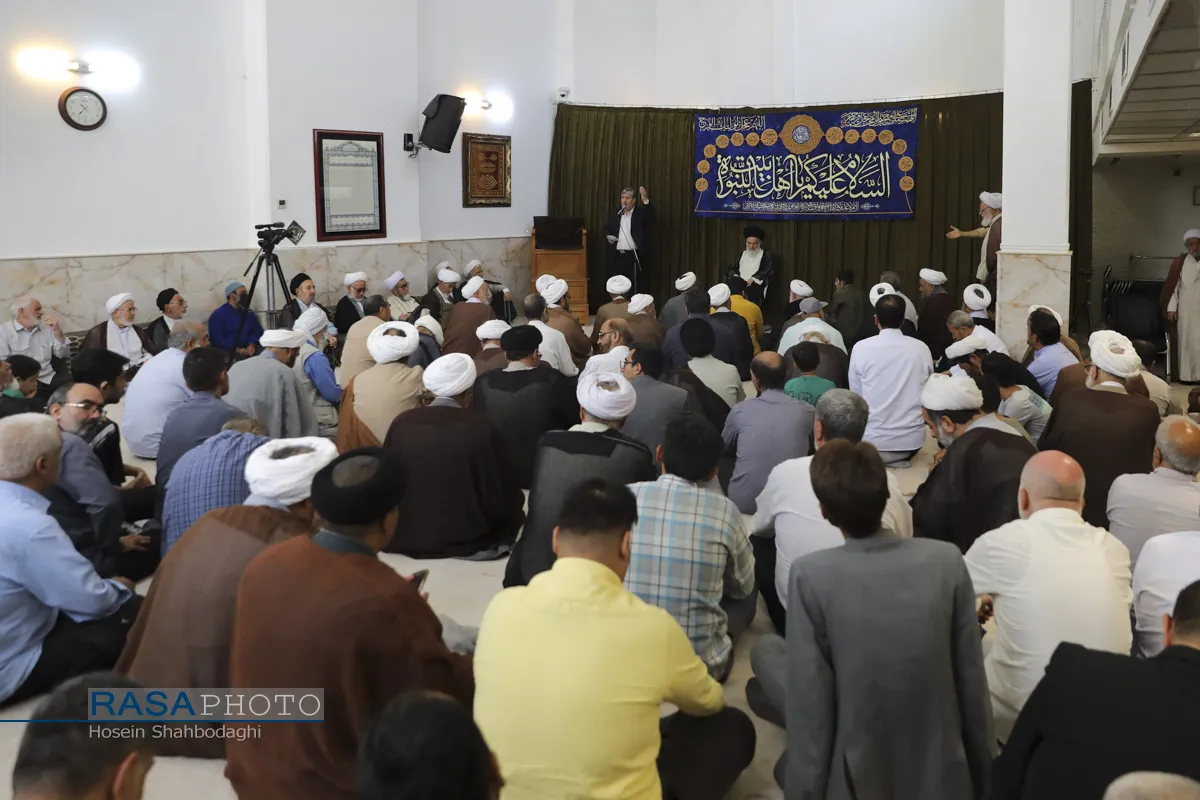جشن میلاد پیامبر (ص) و عمامه گذاری طلاب در بیوت مراجع تقلید
