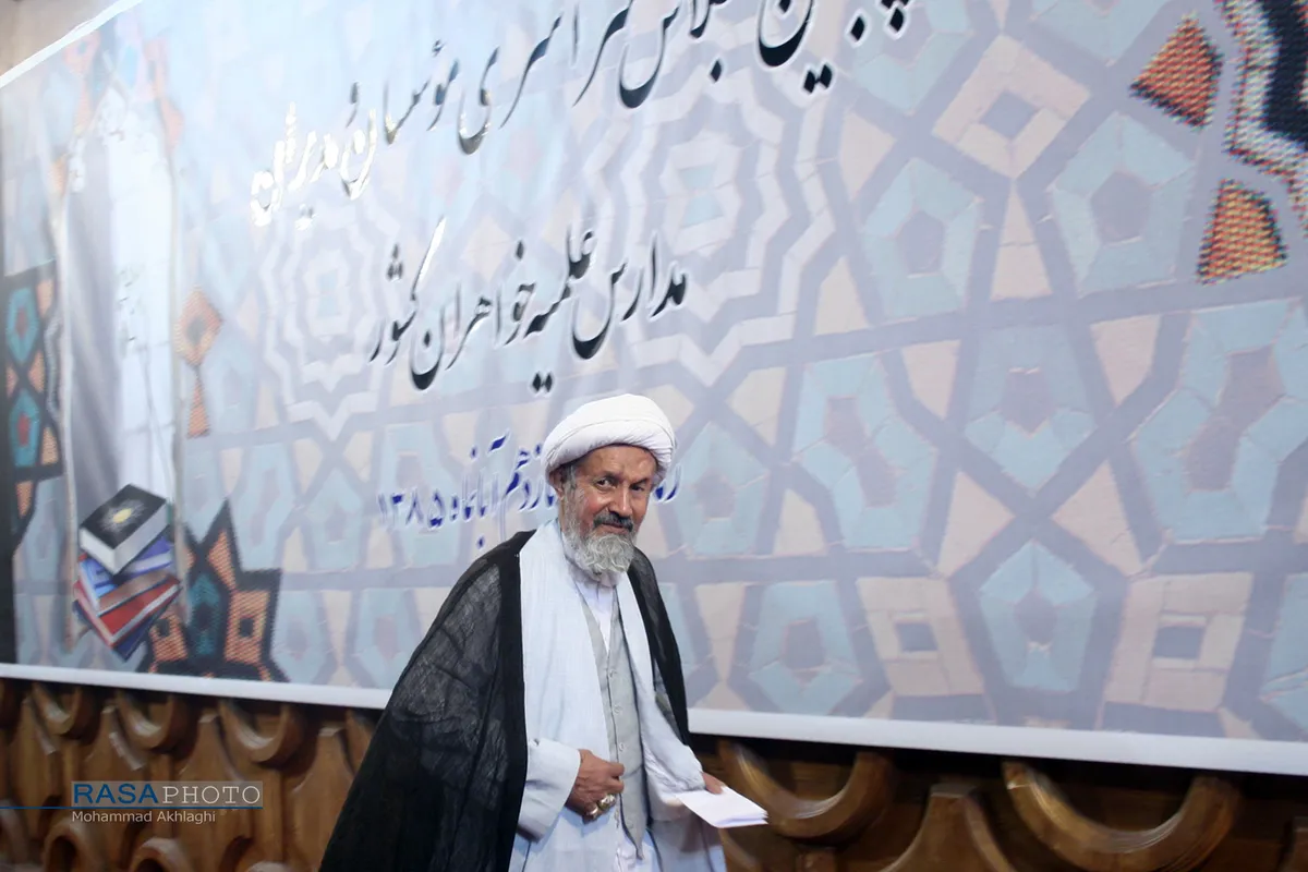 تصاویری از مرحوم آیت الله مومن عضو خبرگان رهبری