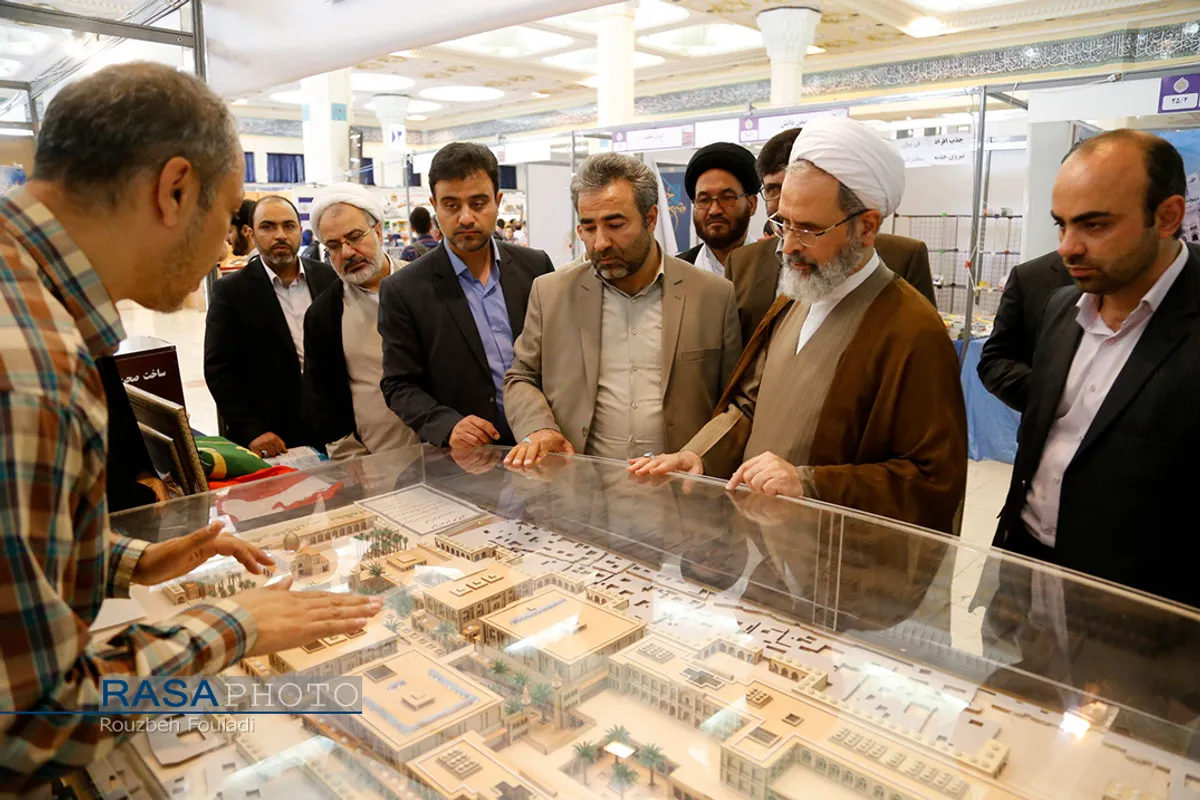 بازدید آیت الله اعرافی مدیر حوزه&zwnj;های علمیه از نمایشگاه بین المللی کتاب