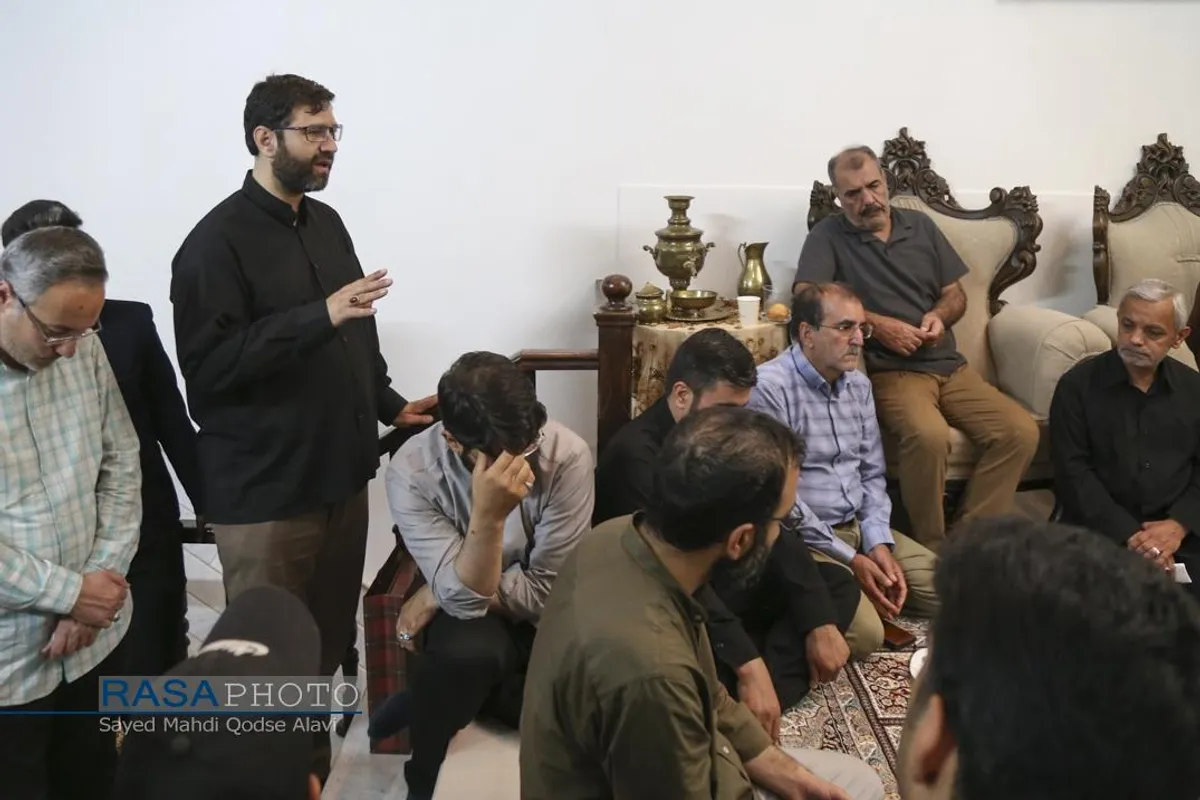 حضور آیت الله محمدی عراقی در منزل سردار شهید اسماعیل شاکری